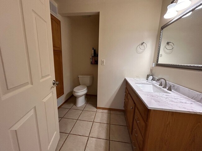 Building Photo - 4 Bed 2 Bath Home In Andover!