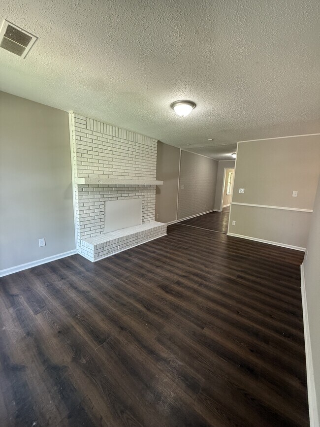 Building Photo - 405 Nevada St