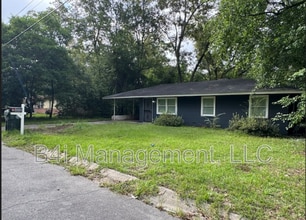 Building Photo - 2460 Brevard Dr