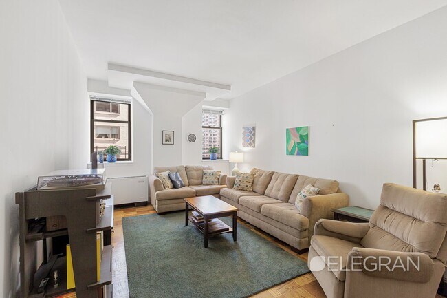 Building Photo - 201 E 69th St