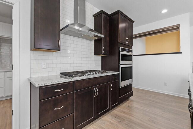 Foto del edificio - 5898 Urbandale Ct N
