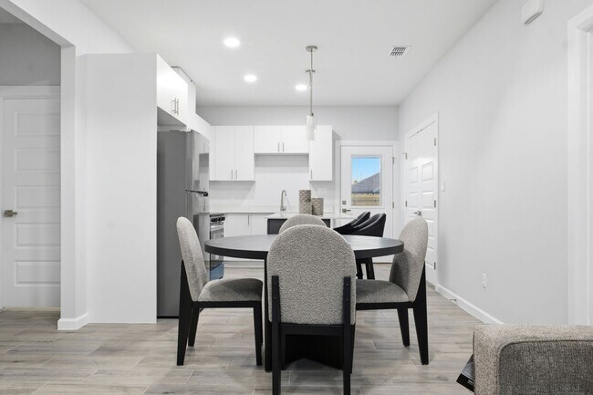 Foto del edificio - 1600 Clinton St