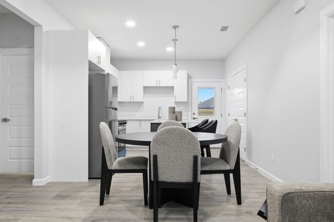 Building Photo - 1600 Clinton St