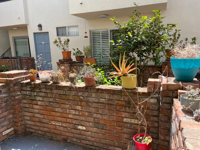 Cute patio that opens into the court yard - 1021 5th St