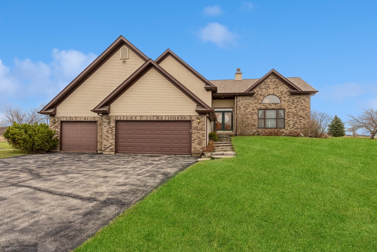 708 Busse Rd, Marengo, IL 60152 House Rental in Marengo, IL