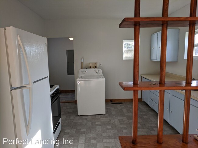 Building Photo - 2 br, 1 bath House - 219 E Main St