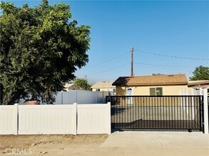 Building Photo - 134 E Cluster St