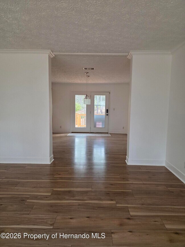 Foto del edificio - 7416 Grove Rd