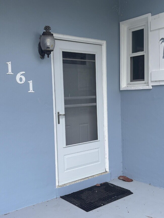 Foto del edificio - Charming Old Florida-Style Pool Home for Rent!