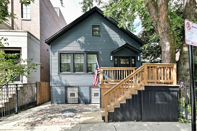 Foto del edificio - 2932 N Lakewood Ave