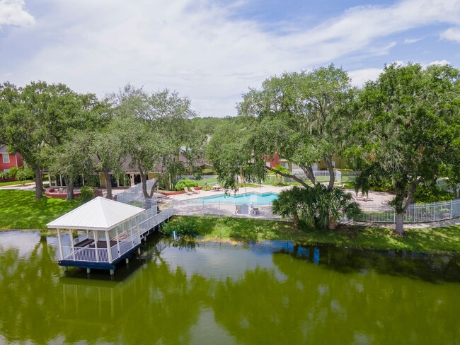 Foto del edificio - Pool and Lake View - Ground Floor- Corner ...