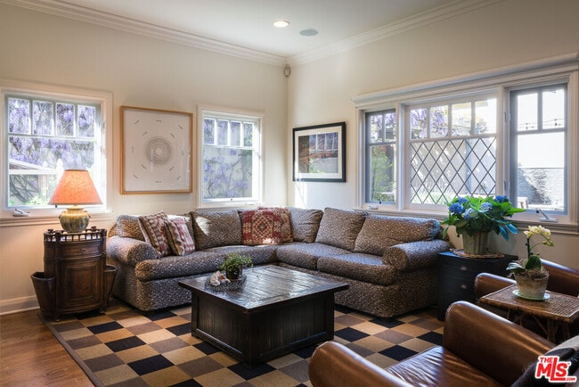 Building Photo - 427 12th St