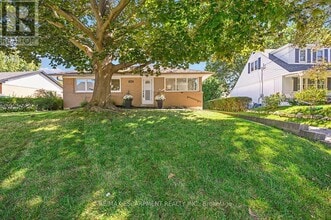 Building Photo - 207 Elmwood Crescent