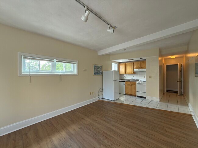 Building Photo - 12 Mt Auburn St