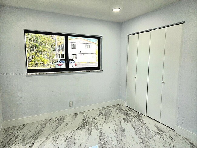 Foto del edificio - 1028 NE 39th St