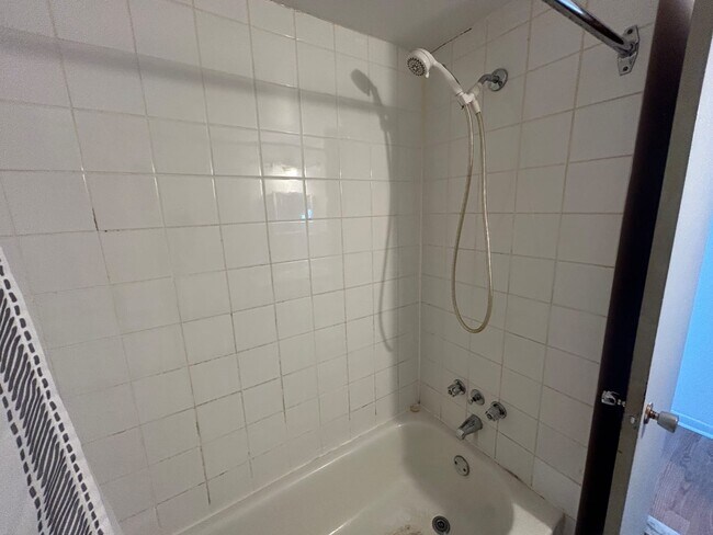 Photo du bâtiment - 14380 Rue Rue du Montmartre