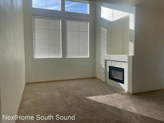 Building Photo - 2 br, 2 bath House - 2055 Garry Oaks Ave  #C