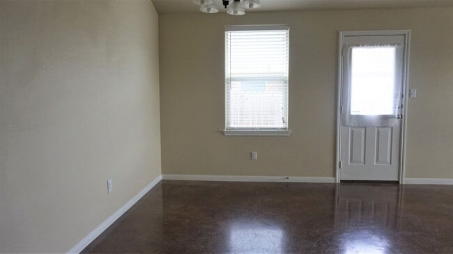 Building Photo - 4305 Cambridge Dr