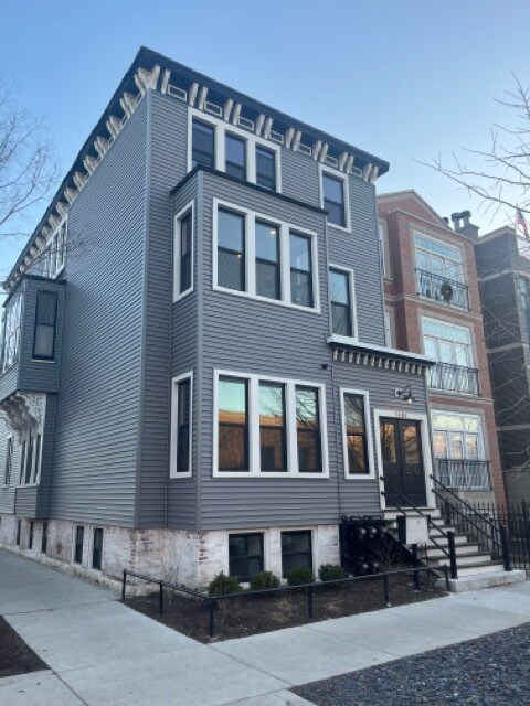 Primary Photo - 1101 W Cornelia Ave
