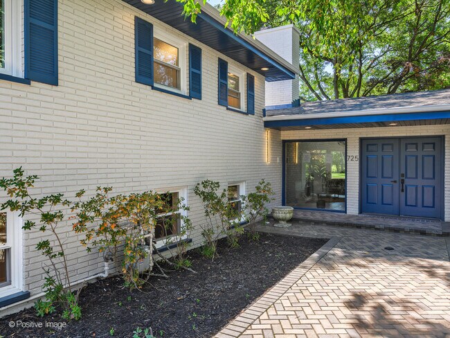 Building Photo - 725 Becker Rd