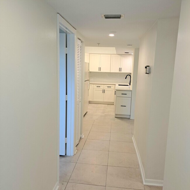 Foto del edificio - 2112 S Cypress Bend Dr