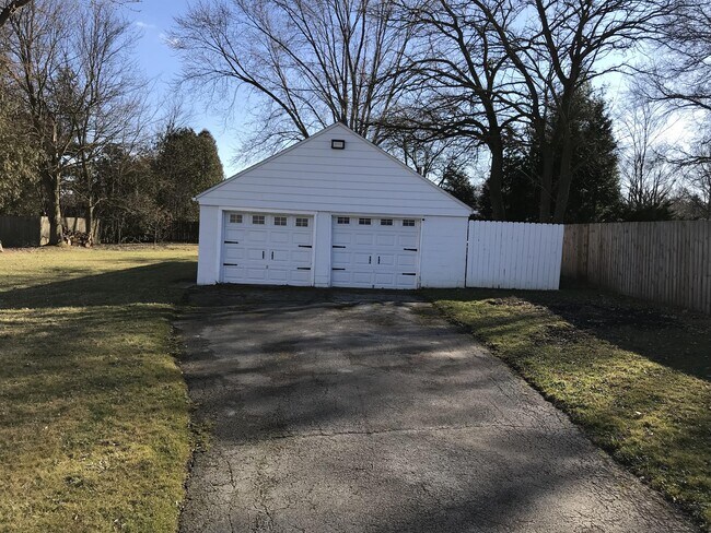 Foto del edificio - 893 Mathews Rd