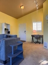 Building Photo - 438 10th Ct