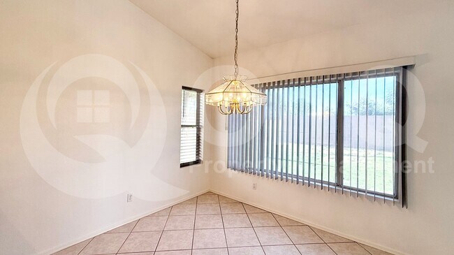 Foto del edificio - 1569 E Princeton Ave