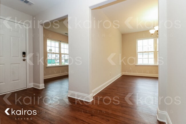 Foto del edificio - 229 Western Red Cedar Dr