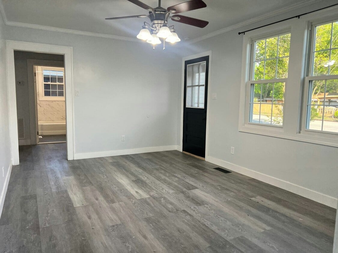 Building Photo - 2026 Morningside Dr