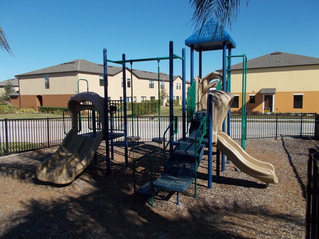 Building Photo - 2/2.5 Townhome For Rent at 2141 Trillium P...