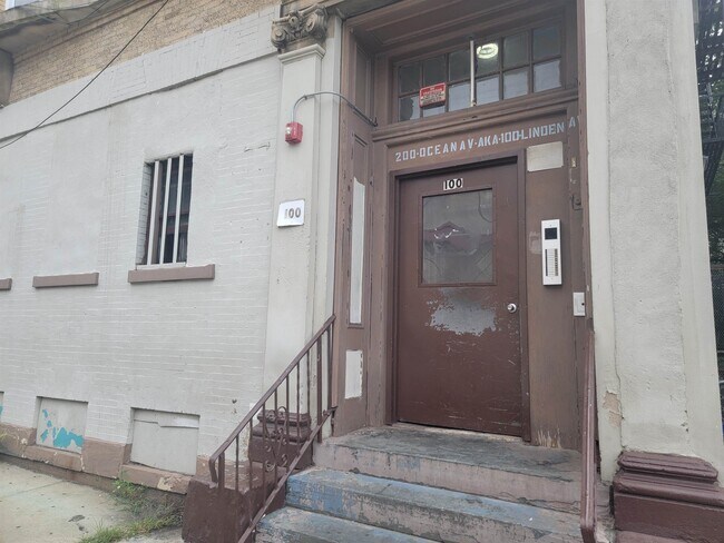 Foto del edificio - 100 Linden Ave