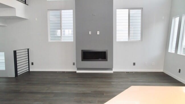 Building Photo - 205 S Irena Ave