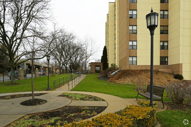 Building Photo - Cliffside Apartments