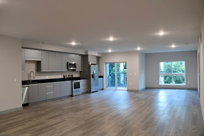 Building Photo - 7040 Woodman Ave