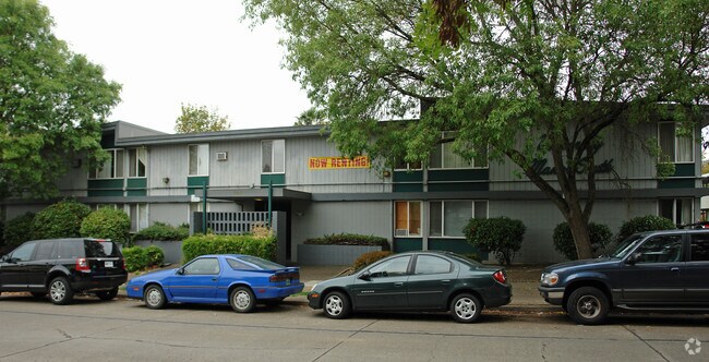 Building Photo - University Manor