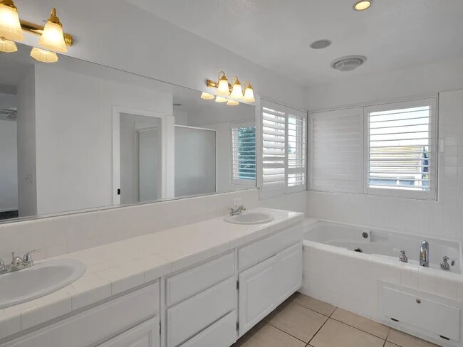 Foto del edificio - 1040 Copper Park Ln
