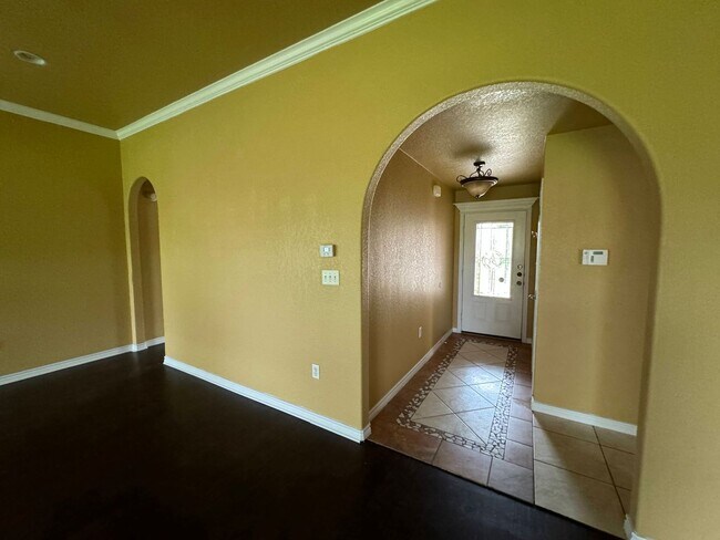 Building Photo - 360 Virtual Tour Available