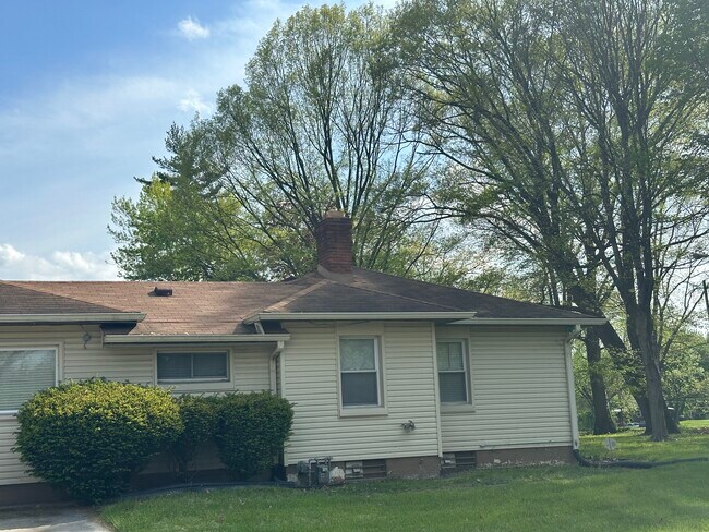 Building Photo - 4029 Forest Manor Ave