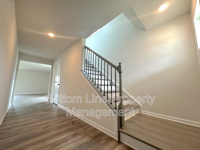 Building Photo - 5336 Small St