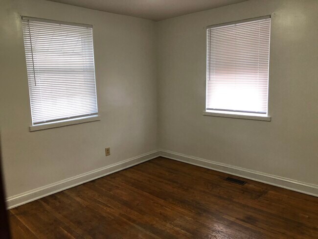 Main Bedroom - 5008 Kentucky St