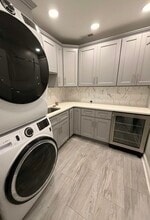 Building Photo - 6258 Cloverdale Dr