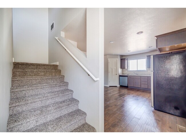 Building Photo - 4040 Sunbury Ln