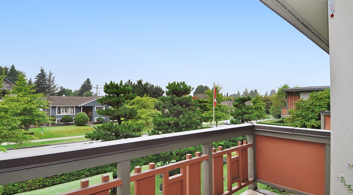 Building Photo - Willow Gardens