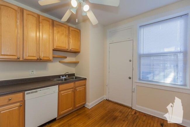 Building Photo - 1 bedroom in Chicago IL 60657