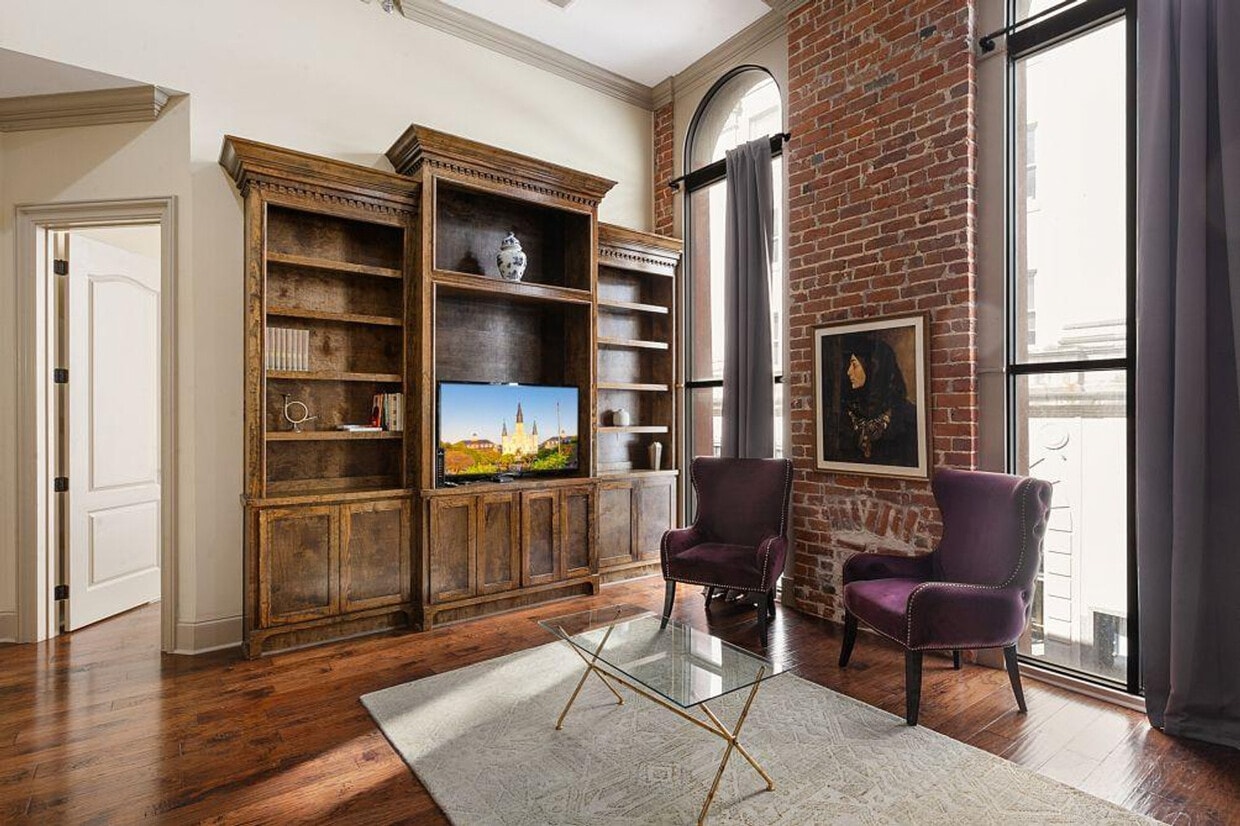 Primary Photo - 30 Baronne St