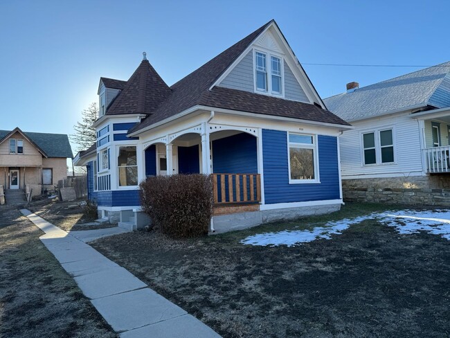 Building Photo - 616 Pine St
