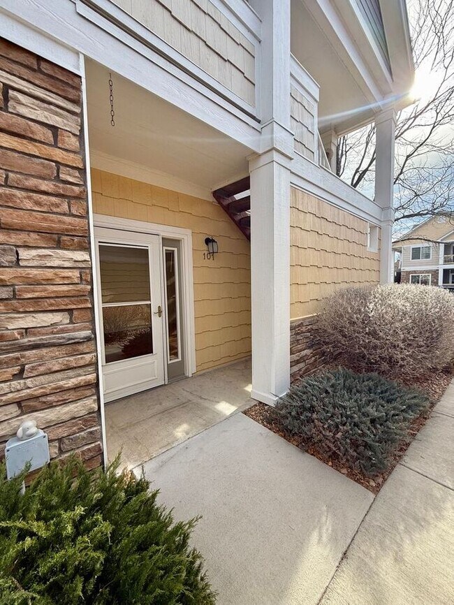 Foto del edificio - ***MOVE IN SPECIAL*** 2 WEEKS FREE -MUST SEE 2 Bed/2 Bath Condo in the Lakeshore at Centerra!