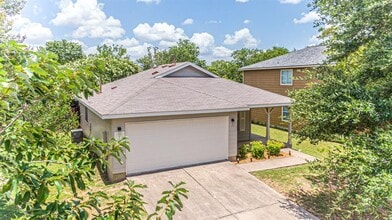 Building Photo - 180 Onyx Lake Dr