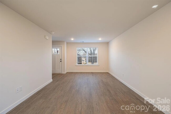 Building Photo - 426 2nd St SW